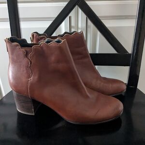 Lands' End Scalloped leather Brown Ankle Boots Gorgeous Size 10